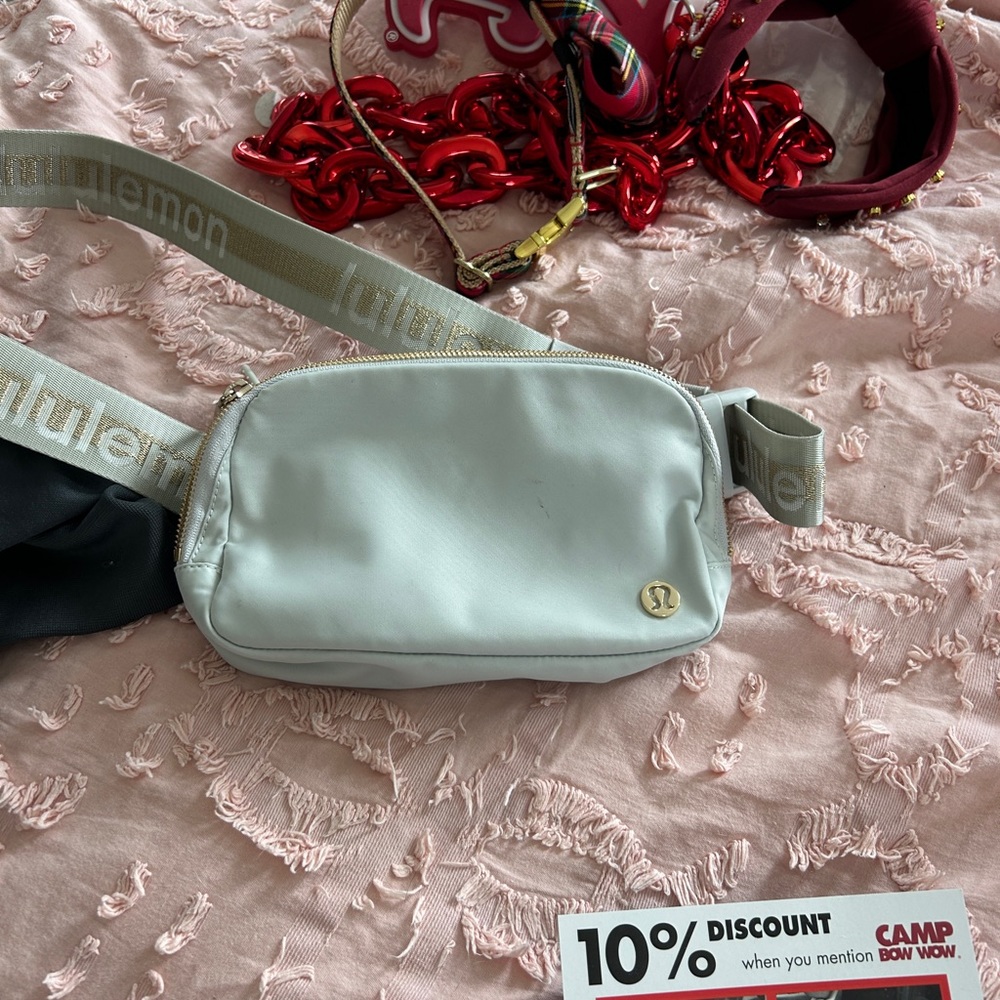 lululemon belt bag